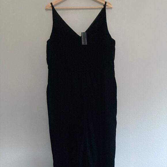 NWT (flawed) Banana Republic Black Velvet Cropped‎ Sleeveless Jumpsuit Sz 14 - Picture 5 of 12